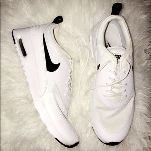 women’s nike black and white air max